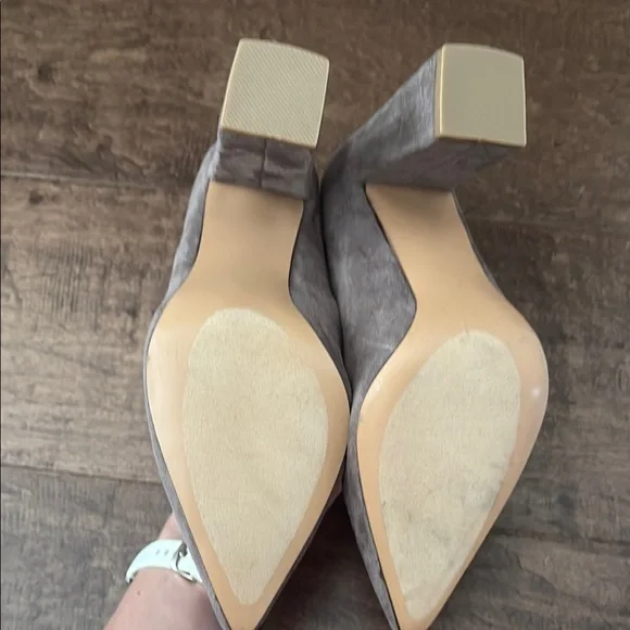 Vici Tan Heels Classic Pointed-Toe Pumps - Picture 2 of 5